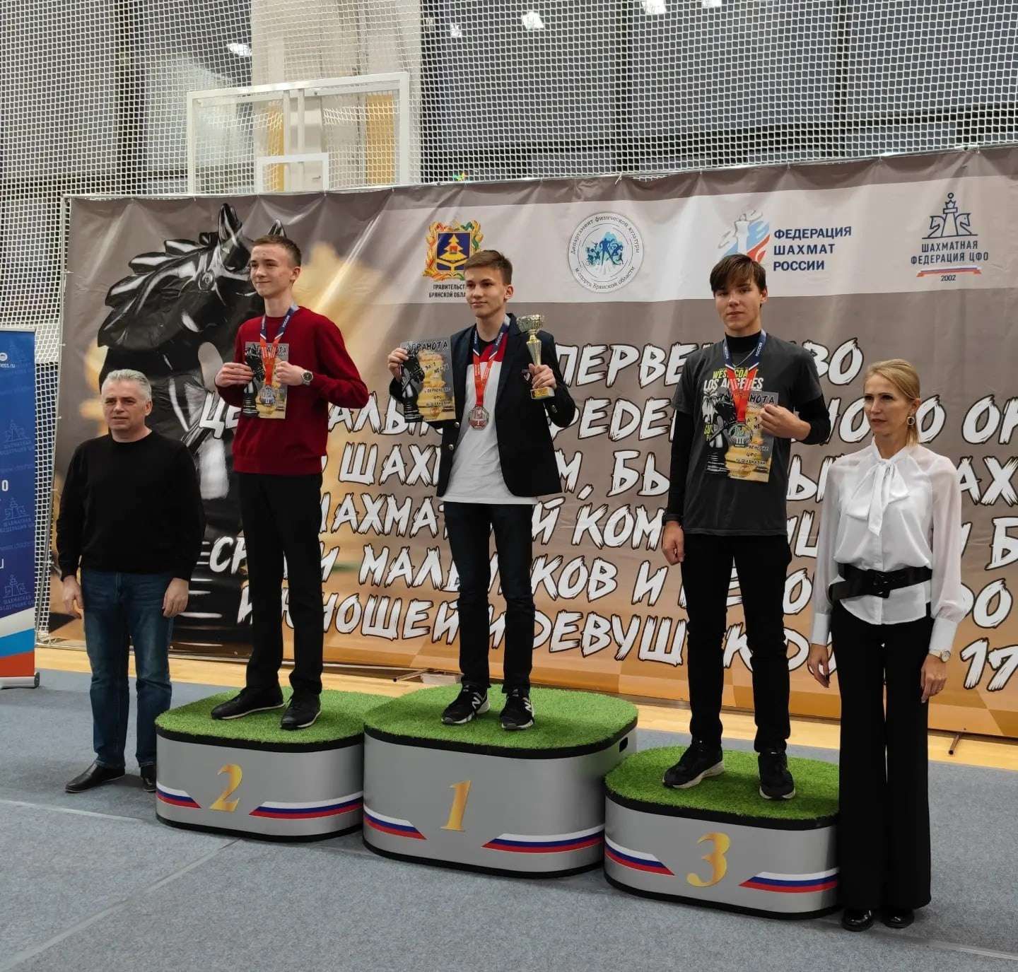 Урожай медалей на первенствах округов